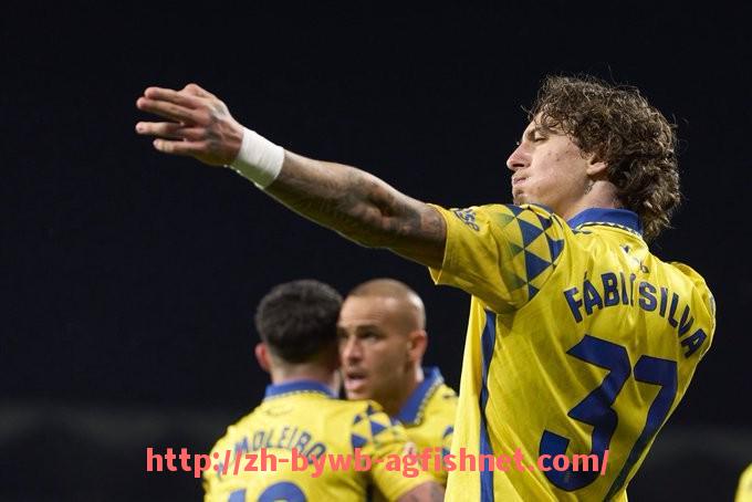 AG捕鱼王官网-世俱杯奖项评选过程中的争议事件回顾与媒体反应